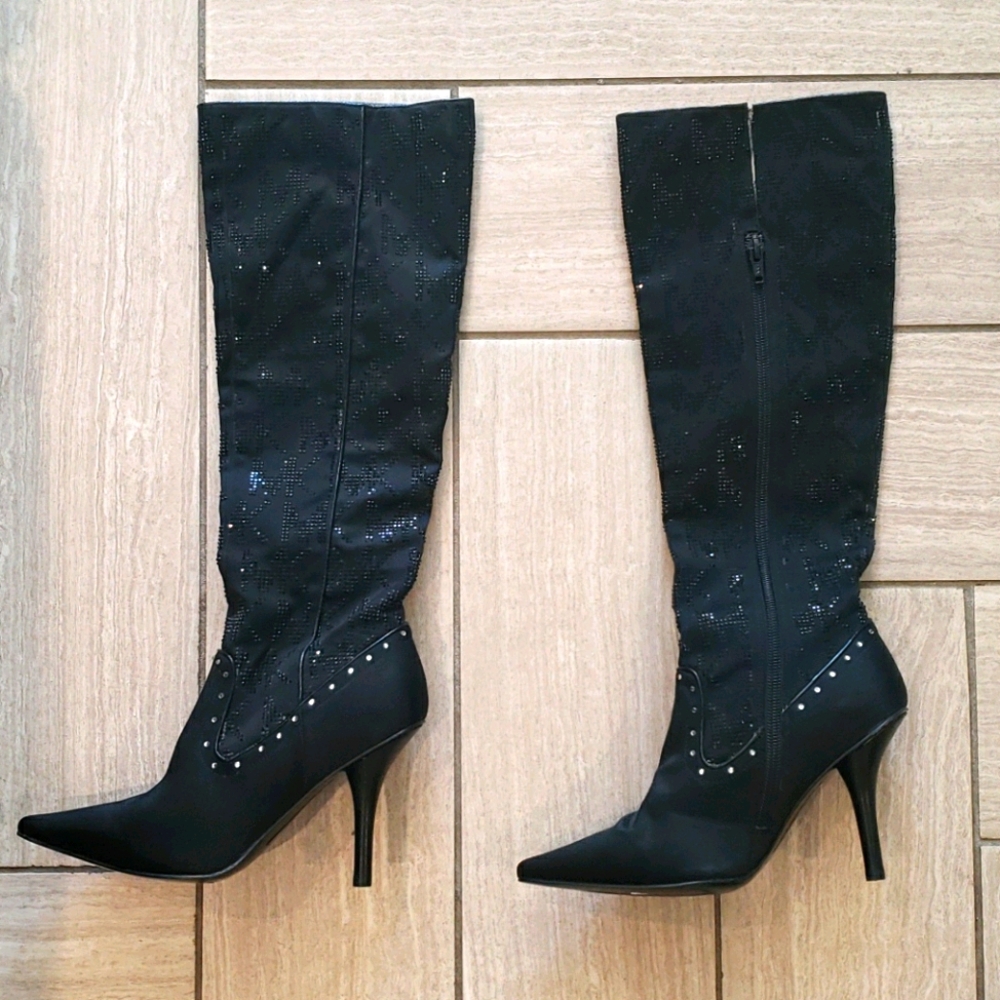 I am selling Michael Korean stiletto boots.